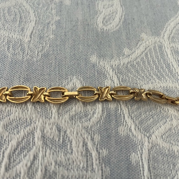 Vintage Avon gold necklace - Picture 2 of 4